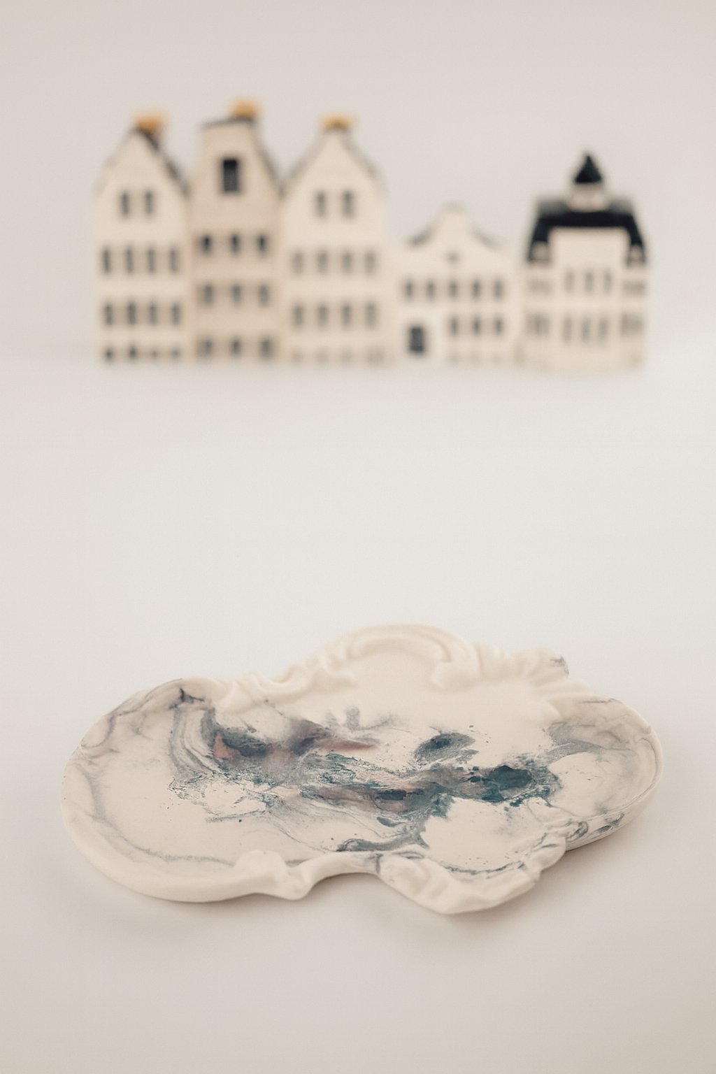 Plato porta vela estilo Barroco.