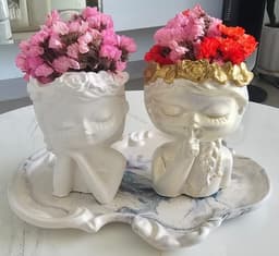 Muñecas en yeso o cemento decorativas. 5