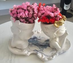 Muñecas en yeso o cemento decorativas. 4