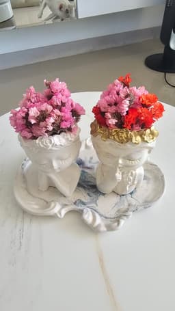 Muñecas en yeso o cemento decorativas. 6
