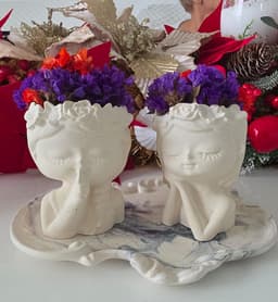 Muñecas en yeso o cemento decorativas. 3