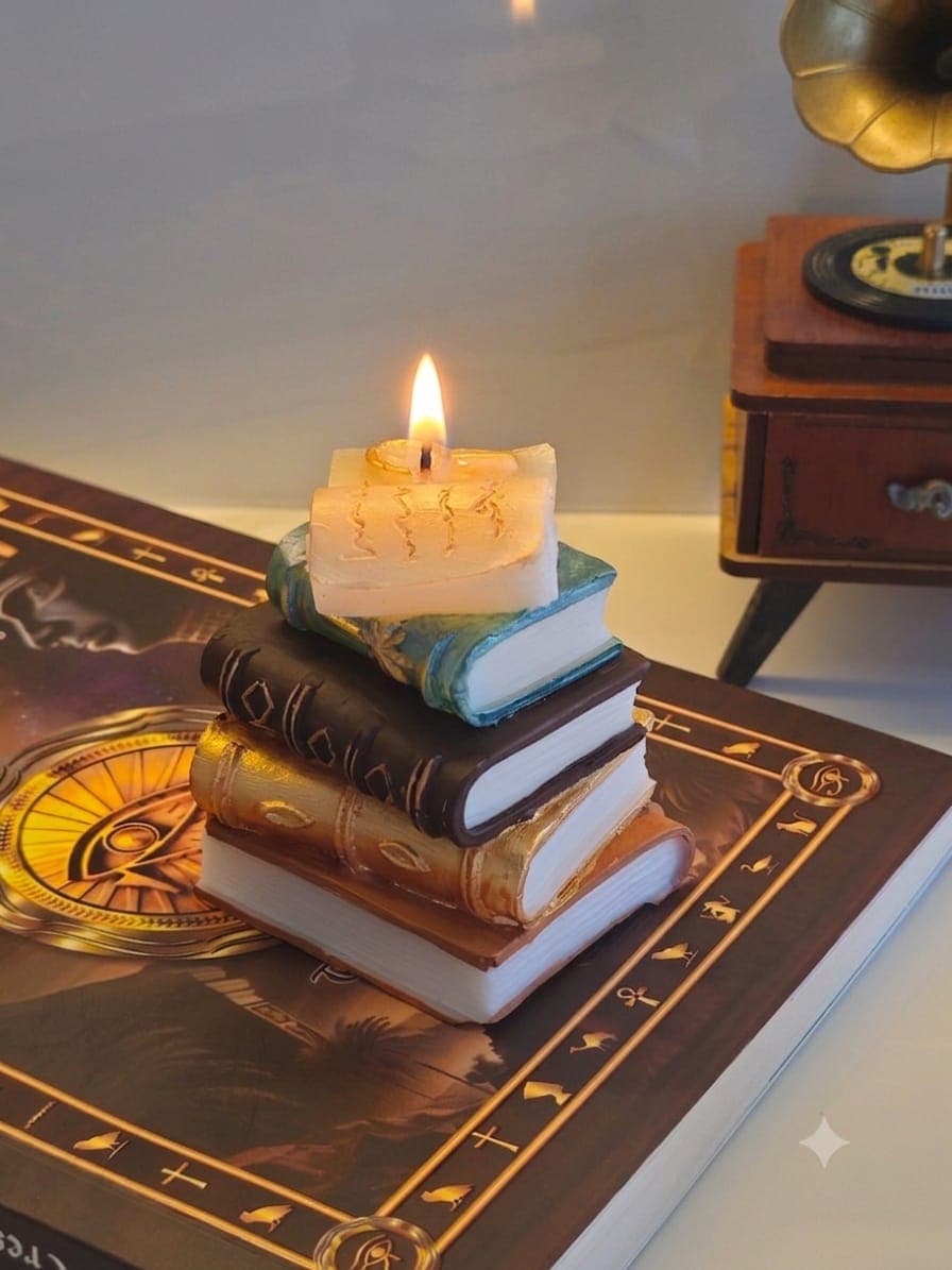 Vela decorativa en forma de libros