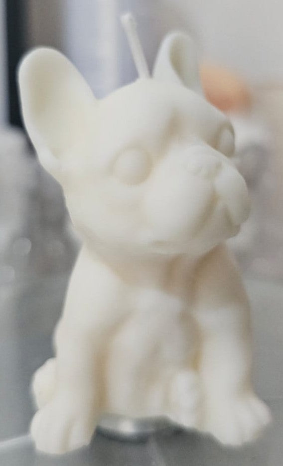 2 Velitas decorativas de Bulldog – ternura y diseño en una vela.