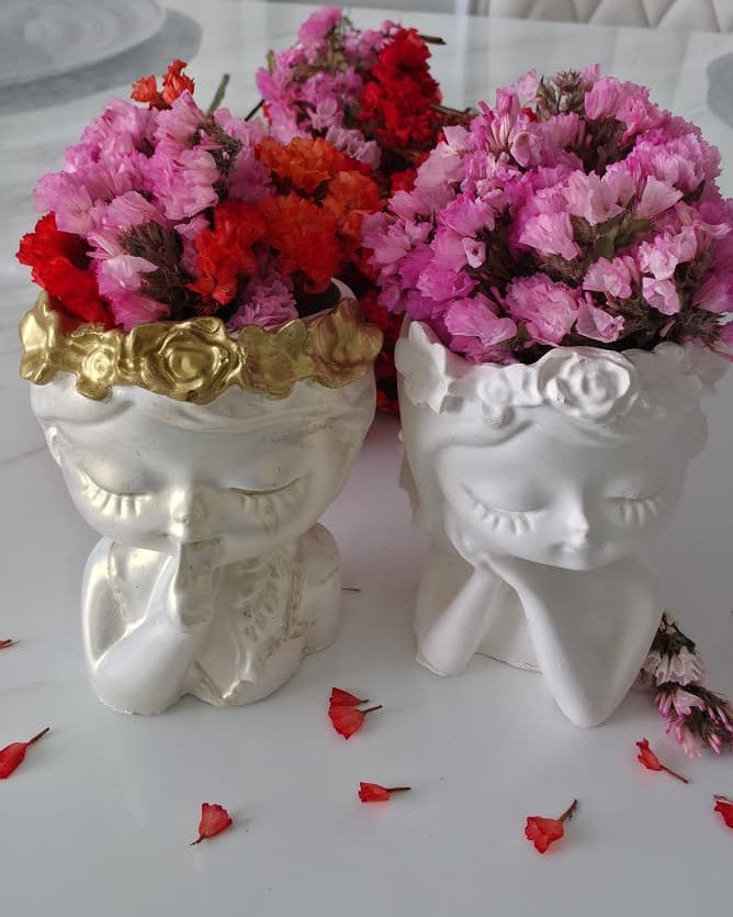 Duo de muñecas decorativas