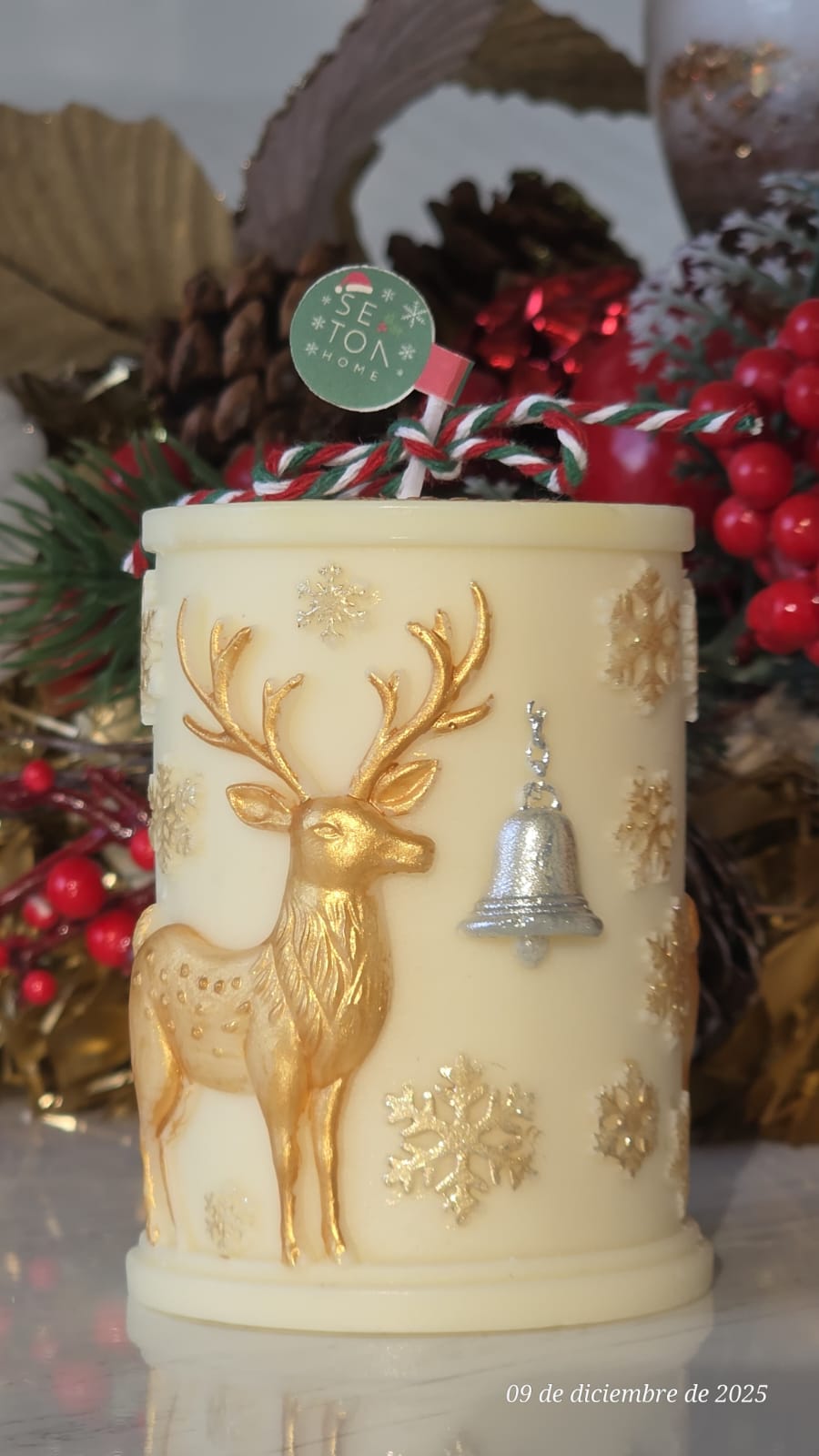 Vela decorativa navideña - Reno Dorado.